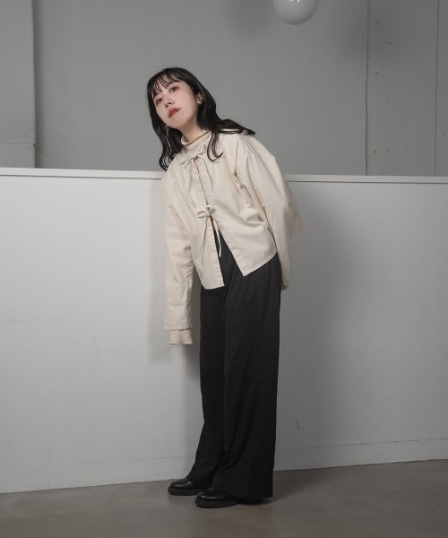 lawgy(ラウジー)の「ribbon design tops(シャツ/ブラウス・レディース・ブラック/アイボリー・FREE)」の6枚目の写真
