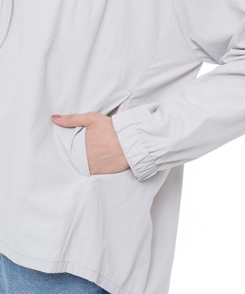 Arnold Palmer（アーノルドパーマー）の「ナイロン ギャザー パーカー（マウンテンパーカー・レディース・ブルー/コーラル/グレー/グリーン・L/M/S）」の12枚目の写真