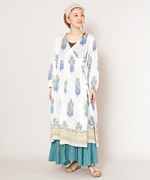 チャイハネ(チャイハネ)の「【チャイハネ】ブロリカシュクールカーディガン ワンピース 2WAY(カーディガン/ボレロ・レディース・ホワイト/レッド/ブルー/グレー・FREE)」の2枚目の写真