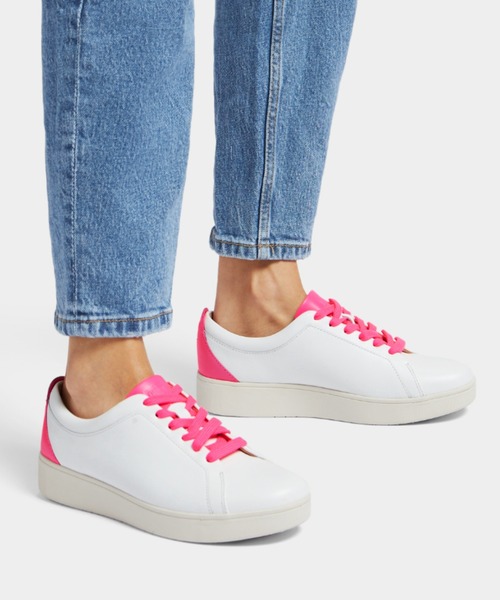 fitflop(フィットフロップ)の「【fitflop】フィットフロップ RALLY NEON-POP LEATHER SNEAKERS(スニーカー・レディース・ホワイト×ピンク/ホワイト/ホワイト×イエロー・US6/US7.5/US6.5/US7/US8/US5.5/US5)」の3枚目の写真