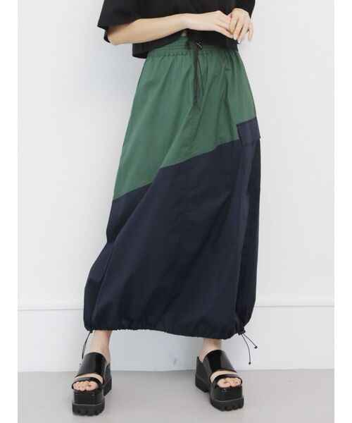 MURUA（ムルーア）の「バイカラーバルーンヘムスカート（スカート・レディース・ネイビー/ベージュ・FREE）」の2枚目の写真