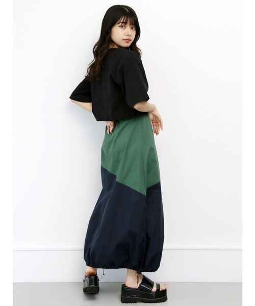 MURUA（ムルーア）の「バイカラーバルーンヘムスカート（スカート・レディース・ネイビー/ベージュ・FREE）」の5枚目の写真