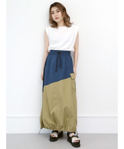 MURUA（ムルーア）の「バイカラーバルーンヘムスカート（スカート・レディース・ネイビー/ベージュ・FREE）」の6枚目の写真