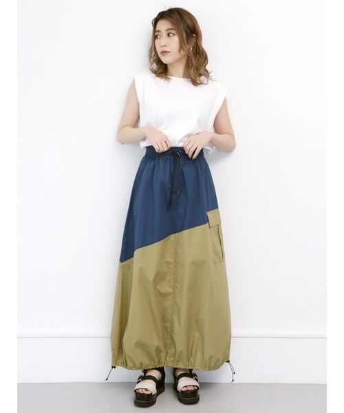 MURUA（ムルーア）の「バイカラーバルーンヘムスカート（スカート・レディース・ネイビー/ベージュ・FREE）」の7枚目の写真
