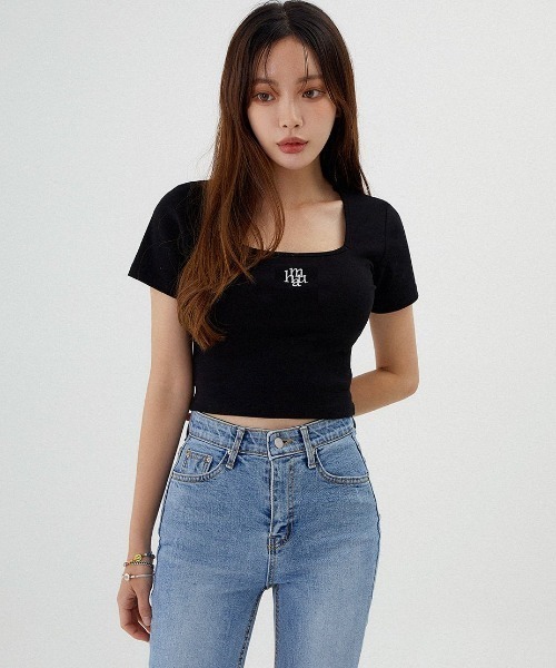 A'GEM/9 × .kom『muah muah/ムーアムーア』SQUARE NECK CROP