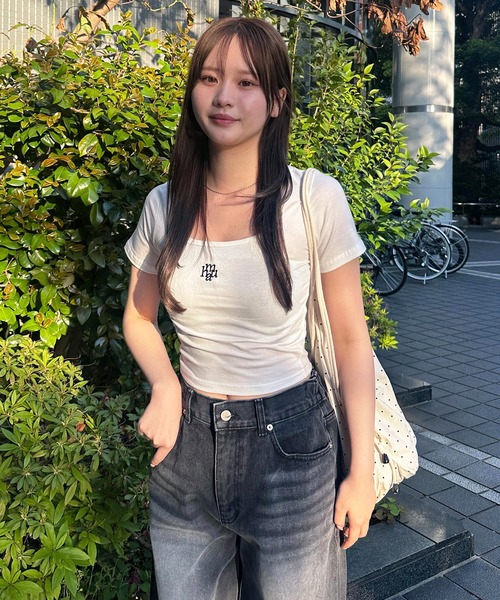 muahmuah（ムーアムーア）の「A'GEM/9 × .kom『muah muah/ムーアムーア』SQUARE NECK CROP HALF/スクエアネック クロップ ティーシャツ（Tシャツ/カットソー・レディース・ホワイト/ブラック/ネイビー・FREE）」の16枚目の写真