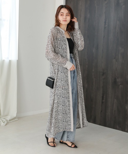 Bab(バブ)の「ジャガード小花柄シャツワンピース(ワンピース・レディース・ベージュ/ライトグレー・M)」の5枚目の写真