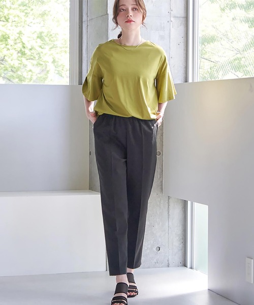 Rejoule(リジュール)の「センタープレステーパードパンツ(その他パンツ・レディース・グレイッシュベージュ/ブラック/ブルー/アイボリー・FREE)」の1枚目の写真