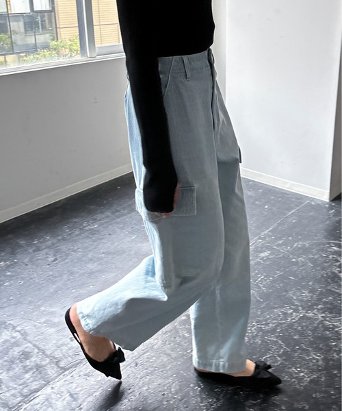 EPIMI E'PIMMY(エピミエピミー)の「デニムルーズカーゴパンツ(デニムパンツ・レディース・グレー/ブルー/ブラック/ネイビー・MEDIUM)」の2枚目の写真