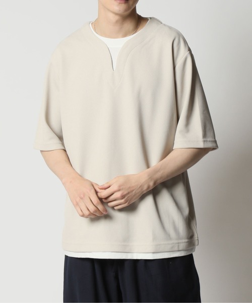ARCADE(アーケード)の「サラっとキーネックフェイクレイヤード オーバーサイズ 半袖カットソー(Tシャツ/カットソー・メンズ・グリーン/ブラック/チャコールグレー/ベージュ・M/L/LL)」の2枚目の写真