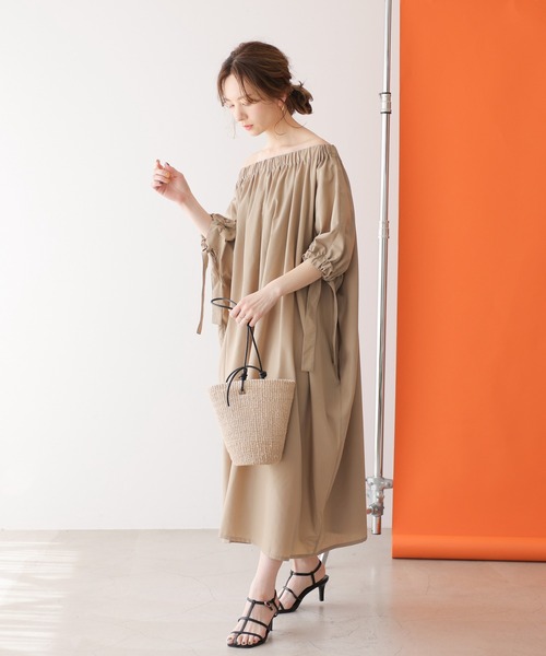 frames RAY CASSIN（フレームスレイカズン）の「WEB限定　裾ドロストサックワンピース（ワンピース・レディース・ブラック/ベージュ・FREE）」の11枚目の写真