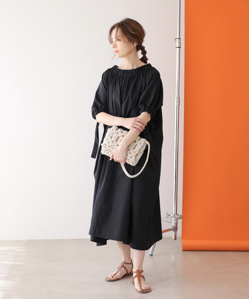 frames RAY CASSIN（フレームスレイカズン）の「WEB限定　裾ドロストサックワンピース（ワンピース・レディース・ブラック/ベージュ・FREE）」の3枚目の写真