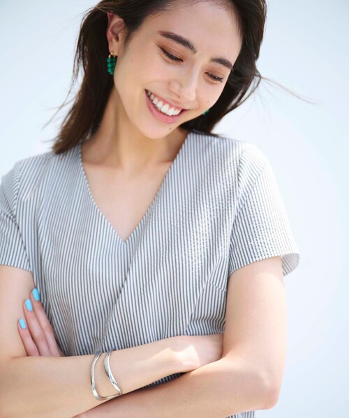 OPAQUE.CLIP（オペークドットクリップ）の「◆サッカーストライプ フィット＆フレアワンピース【イージーケア/吸水速乾/ストレッチ/洗濯機洗い可】（ワンピース・レディース・ホワイト系5/ブルー系2/ブラック・40/38）」の4枚目の写真