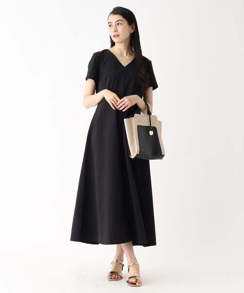 OPAQUE.CLIP（オペークドットクリップ）の「◆サッカーストライプ フィット＆フレアワンピース【イージーケア/吸水速乾/ストレッチ/洗濯機洗い可】（ワンピース・レディース・ホワイト系5/ブルー系2/ブラック・40/38）」の5枚目の写真