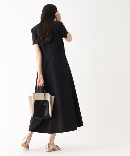 OPAQUE.CLIP（オペークドットクリップ）の「◆サッカーストライプ フィット＆フレアワンピース【イージーケア/吸水速乾/ストレッチ/洗濯機洗い可】（ワンピース・レディース・ホワイト系5/ブルー系2/ブラック・40/38）」の7枚目の写真