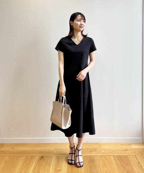 OPAQUE.CLIP（オペークドットクリップ）の「◆サッカーストライプ フィット＆フレアワンピース【イージーケア/吸水速乾/ストレッチ/洗濯機洗い可】（ワンピース・レディース・ホワイト系5/ブルー系2/ブラック・40/38）」の8枚目の写真