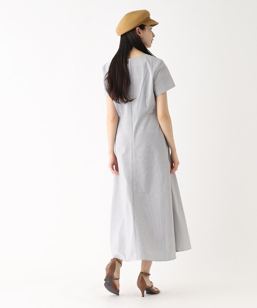 OPAQUE.CLIP（オペークドットクリップ）の「◆サッカーストライプ フィット＆フレアワンピース【イージーケア/吸水速乾/ストレッチ/洗濯機洗い可】（ワンピース・レディース・ホワイト系5/ブルー系2/ブラック・40/38）」の11枚目の写真