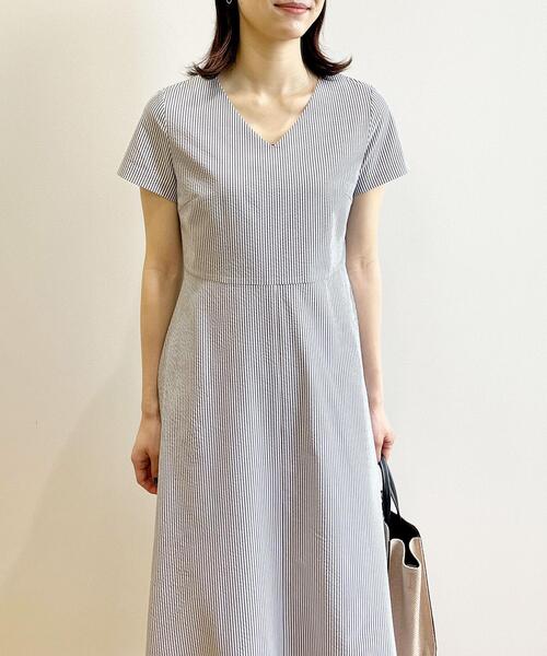 OPAQUE.CLIP（オペークドットクリップ）の「◆サッカーストライプ フィット＆フレアワンピース【イージーケア/吸水速乾/ストレッチ/洗濯機洗い可】（ワンピース・レディース・ホワイト系5/ブルー系2/ブラック・40/38）」の15枚目の写真