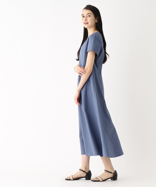 OPAQUE.CLIP（オペークドットクリップ）の「◆サッカーストライプ フィット＆フレアワンピース【イージーケア/吸水速乾/ストレッチ/洗濯機洗い可】（ワンピース・レディース・ホワイト系5/ブルー系2/ブラック・40/38）」の17枚目の写真