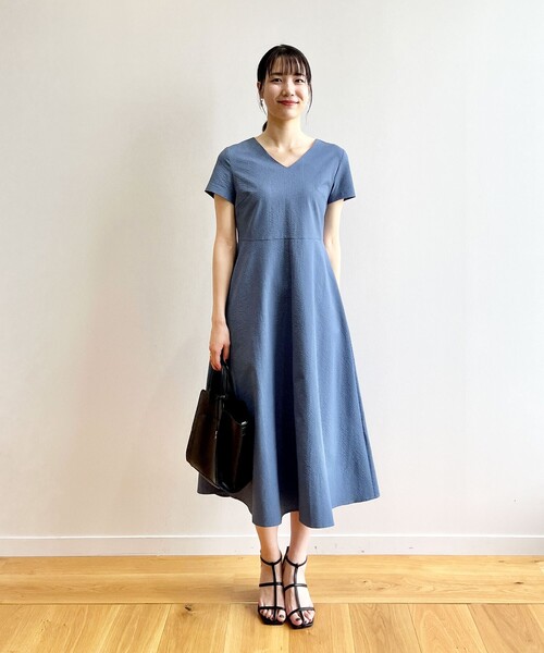 OPAQUE.CLIP（オペークドットクリップ）の「◆サッカーストライプ フィット＆フレアワンピース【イージーケア/吸水速乾/ストレッチ/洗濯機洗い可】（ワンピース・レディース・ホワイト系5/ブルー系2/ブラック・40/38）」の19枚目の写真