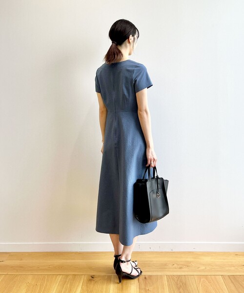 OPAQUE.CLIP（オペークドットクリップ）の「◆サッカーストライプ フィット＆フレアワンピース【イージーケア/吸水速乾/ストレッチ/洗濯機洗い可】（ワンピース・レディース・ホワイト系5/ブルー系2/ブラック・40/38）」の21枚目の写真