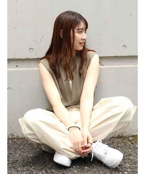 Ungrid（アングリッド）の「スリットネックリブトップス（Tシャツ/カットソー・レディース・チャコールグレー/カーキ/アイボリー・FREE）」の11枚目の写真