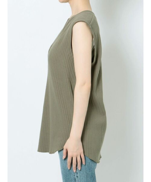 Ungrid（アングリッド）の「スリットネックリブトップス（Tシャツ/カットソー・レディース・チャコールグレー/カーキ/アイボリー・FREE）」の17枚目の写真