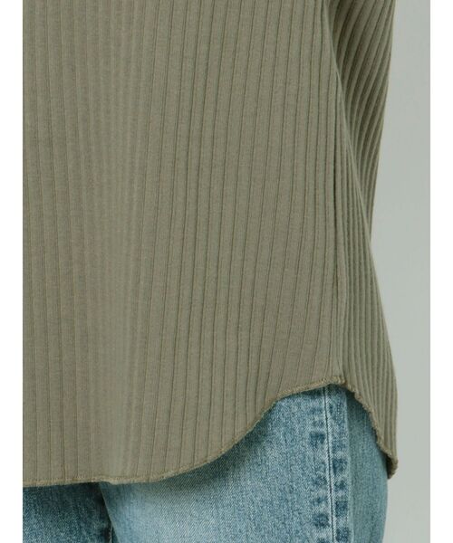 Ungrid（アングリッド）の「スリットネックリブトップス（Tシャツ/カットソー・レディース・チャコールグレー/カーキ/アイボリー・FREE）」の21枚目の写真