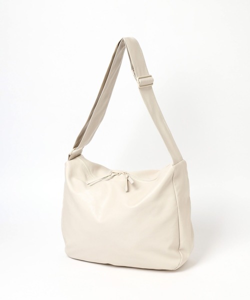 LEPSIM（レプシィム）の「フェイクレザーソフト斜め掛けバッグ　967368（ショルダーバッグ・レディース・アイボリー/ブラック・ONE SIZE）」の9枚目の写真