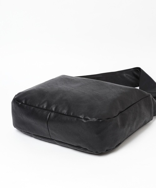 LEPSIM（レプシィム）の「フェイクレザーソフト斜め掛けバッグ　967368（ショルダーバッグ・レディース・アイボリー/ブラック・ONE SIZE）」の13枚目の写真