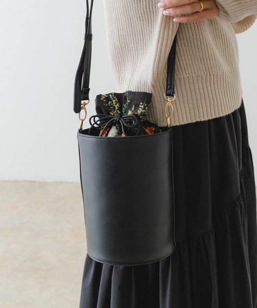 RODE SKO（ロデスコ）の「『2WAY仕様』RODESKO×ミュシャコラボバケツバッグ（ショルダーバッグ・レディース・ベージュ/ブラック・ONE）」の4枚目の写真