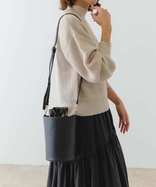 RODE SKO（ロデスコ）の「『2WAY仕様』RODESKO×ミュシャコラボバケツバッグ（ショルダーバッグ・レディース・ベージュ/ブラック・ONE）」の6枚目の写真