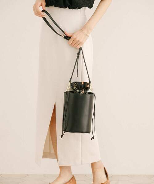 RODE SKO（ロデスコ）の「『2WAY仕様』RODESKO×ミュシャコラボバケツバッグ（ショルダーバッグ・レディース・ベージュ/ブラック・ONE）」の20枚目の写真