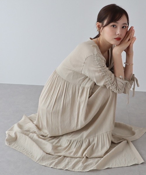 BLUEEAST(ブルーイースト)の「シアーシャーリングワンピース(シャツワンピース・レディース・ブラック/ベージュ/アイボリー・MEDIUM)」の7枚目の写真