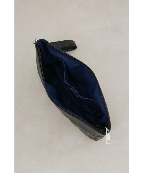 AZUL by moussy(アズールバイマウジー)の「フェイクレザーキルティングクラッチバッグ(クラッチバッグ・メンズ・ブラック・FREE)」の7枚目の写真