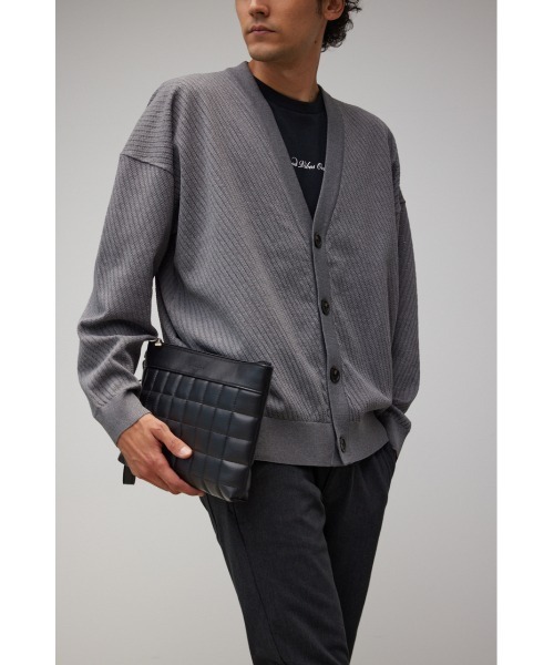 AZUL by moussy(アズールバイマウジー)の「フェイクレザーキルティングクラッチバッグ(クラッチバッグ・メンズ・ブラック・FREE)」の8枚目の写真