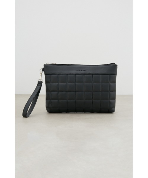 AZUL by moussy(アズールバイマウジー)の「フェイクレザーキルティングクラッチバッグ(クラッチバッグ・メンズ・ブラック・FREE)」の2枚目の写真