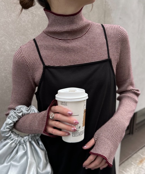 CIAOPANIC TYPY（チャオパニックティピー）の「【新色追加】アンチピリング配色ステッチボーダータートルニット（ニット/セーター・レディース・バーガンディー/パープル/オレンジ/オフホワイト/グレー/ネイビー/レッド/サックスブルー/グリーン/ボルドー・ONE SIZE）」の9枚目の写真