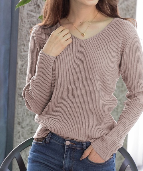 ad thie（アドティエ）の「Vネックリブニットトップス（ニット/セーター・レディース・オフホワイト/グレー/ナチュラル/ブラック/ピンクベージュ/ライトブルー/カーキ/ボルドー/キャメル/グリーン/ブラウン/パープル/マスタード/ラベンダー/オレンジ/イエロー/ミント・MEDIUM）」の15枚目の写真