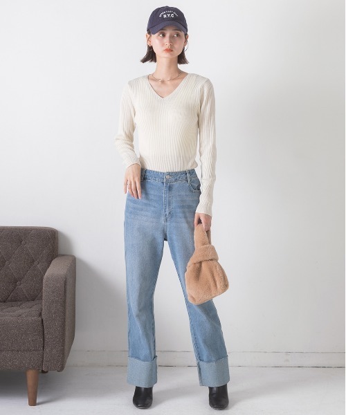 ad thie（アドティエ）の「Vネックリブニットトップス（ニット/セーター・レディース・オフホワイト/グレー/ナチュラル/ブラック/ピンクベージュ/ライトブルー/カーキ/ボルドー/キャメル/グリーン/ブラウン/パープル/マスタード/ラベンダー/オレンジ/イエロー/ミント・MEDIUM）」の18枚目の写真