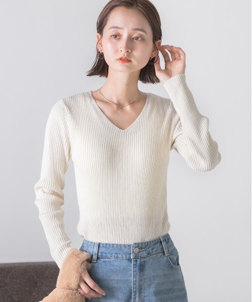 ad thie（アドティエ）の「Vネックリブニットトップス（ニット/セーター・レディース・オフホワイト/グレー/ナチュラル/ブラック/ピンクベージュ/ライトブルー/カーキ/ボルドー/キャメル/グリーン/ブラウン/パープル/マスタード/ラベンダー/オレンジ/イエロー/ミント・MEDIUM）」の20枚目の写真