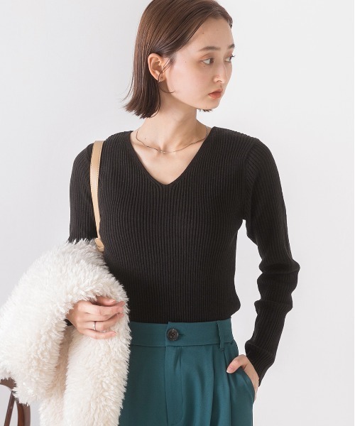 ad thie（アドティエ）の「Vネックリブニットトップス（ニット/セーター・レディース・オフホワイト/グレー/ナチュラル/ブラック/ピンクベージュ/ライトブルー/カーキ/ボルドー/キャメル/グリーン/ブラウン/パープル/マスタード/ラベンダー/オレンジ/イエロー/ミント・MEDIUM）」の22枚目の写真