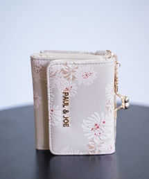 PAUL & JOE ACCESSOIRES（ポールアンドジョーアクセソワ）の「PAUL & JOE ACCESSOIRES (ポール＆ジョーアクセソワ)口金ミニ財布 三つ折り PJA-W972 クリザンテーム総柄 ラメ（財布・レディース）」
