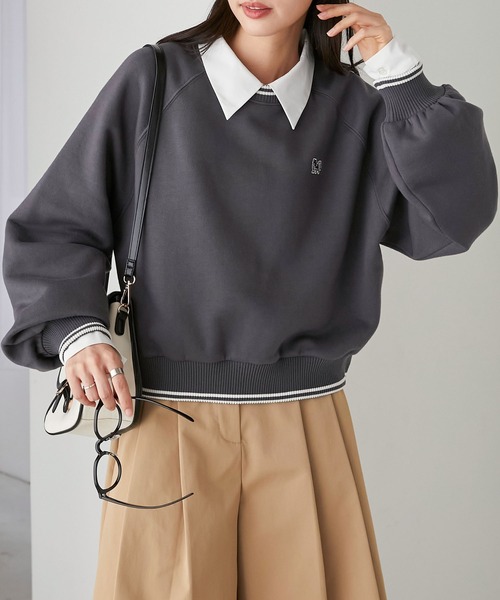 BONLECILL(ボンルシール)の「【JAMMINコラボ】パピヨン刺繍ワッペン 裏起毛クロップドトレーナー(スウェット・レディース・チャコールグレー/オートミール/アイボリー/レッド・FREE)」の3枚目の写真