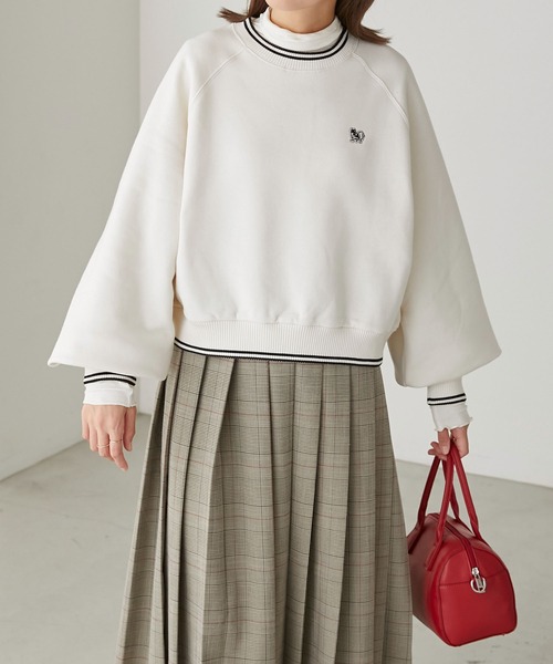 BONLECILL(ボンルシール)の「【JAMMINコラボ】パピヨン刺繍ワッペン 裏起毛クロップドトレーナー(スウェット・レディース・チャコールグレー/オートミール/アイボリー/レッド・FREE)」の7枚目の写真