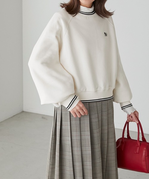 BONLECILL(ボンルシール)の「【JAMMINコラボ】パピヨン刺繍ワッペン 裏起毛クロップドトレーナー(スウェット・レディース・チャコールグレー/オートミール/アイボリー/レッド・FREE)」の9枚目の写真