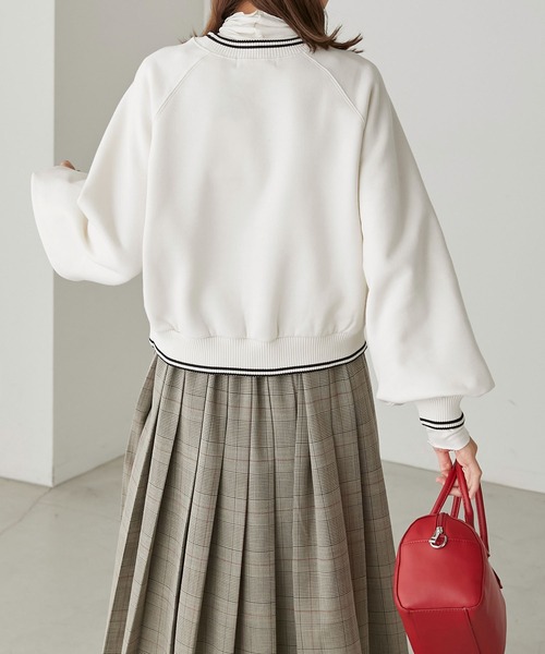 BONLECILL(ボンルシール)の「【JAMMINコラボ】パピヨン刺繍ワッペン 裏起毛クロップドトレーナー(スウェット・レディース・チャコールグレー/オートミール/アイボリー/レッド・FREE)」の10枚目の写真