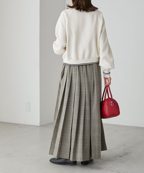 BONLECILL(ボンルシール)の「【JAMMINコラボ】パピヨン刺繍ワッペン 裏起毛クロップドトレーナー(スウェット・レディース・チャコールグレー/オートミール/アイボリー/レッド・FREE)」の13枚目の写真