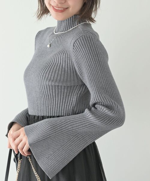 rps(アールピーエス)の「ベルスリーブボトルネックニットプルオーバー(ニット/セーター・レディース・イエロー/ブラック/グリーン/アイボリー/ラベンダー/ベージュ系その他/グレー系その他・フリー)」の3枚目の写真