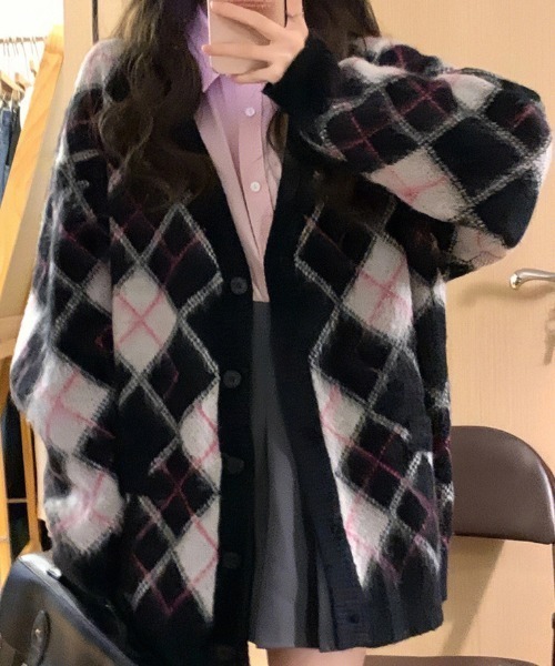 deux amour(ドゥーザムール)の「モヘア風アーガイルルースシルエットニットカーデ(カーディガン/ボレロ・レディース・ブラック/ネイビー・FREE)」の6枚目の写真